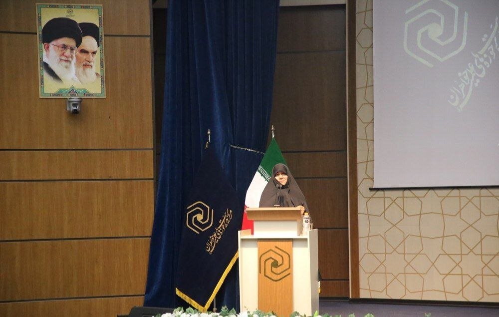 حقانی: طلاب خواهر با الگوی حضرت زینب(س) به میدان جهاد تبیین بیایند