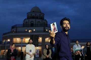 «میم مثل میناب»؛ ادای دین یک معلم به دانش‌آموزان جان‌باخته