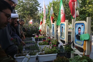 تجدید میثاق کارکنان عقیدتی سیاسی ارتش با آرمان‌های شهدا در اصفهان