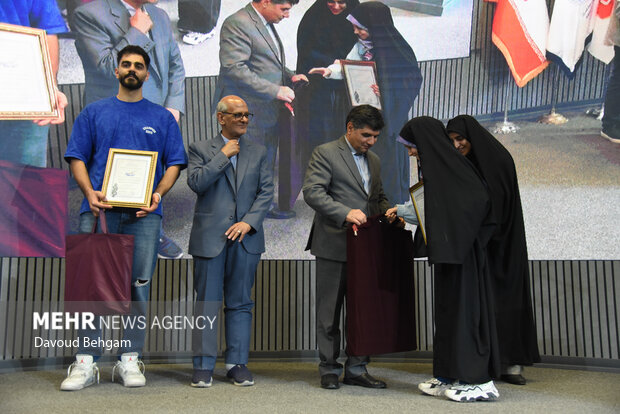 آئین اهدا نشان کاوه در مشهد
