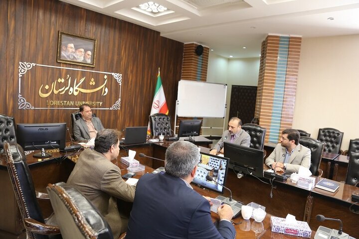 مطالبات اعضای هیئت علمی دانشگاه لرستان روی میز رئیس دانشگاه
