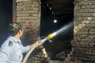 حریق انبار علوفه در روستای بدرآباد خرم‌آباد مهار شد
