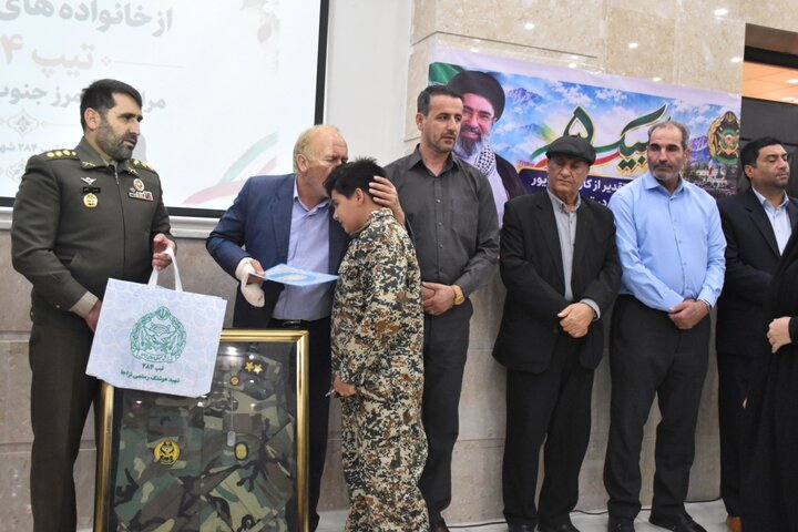 تجلیل از خانوادههای شهدای تیپ ۲۸۴ شهید رستمی <a href='https://sayeb.ir/tag/%d9%86%d8%b2%d8%a7%d8%ac%d8%a7'></div></div>نزاجا</a> در لرستان