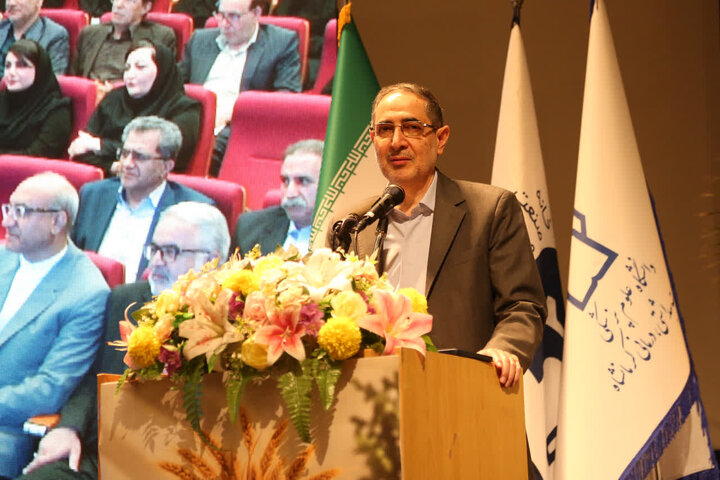 رئیس دبیرخانه سلامت و امنیت غذایی: تولید نان کامل باید گسترش یابد