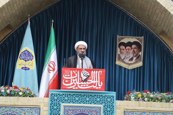 دشمن با ایجاد اختلاف به دنبال هدف قرار دادن وحدت ملت ایران است دشمن با ایجاد اختلاف به دنبال هدف قرار دادن وحدت ملت ایران است