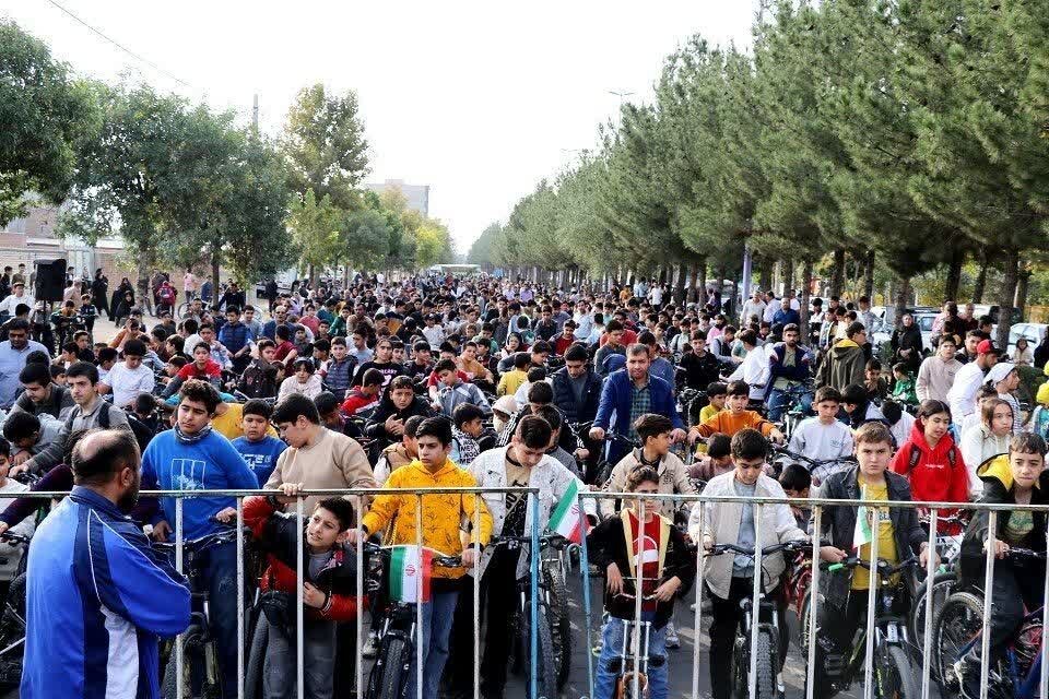 ۱۵ هزار نفر در بیست‌وپنجمین همایش دوچرخه‌سواری بناب رکاب زدند
