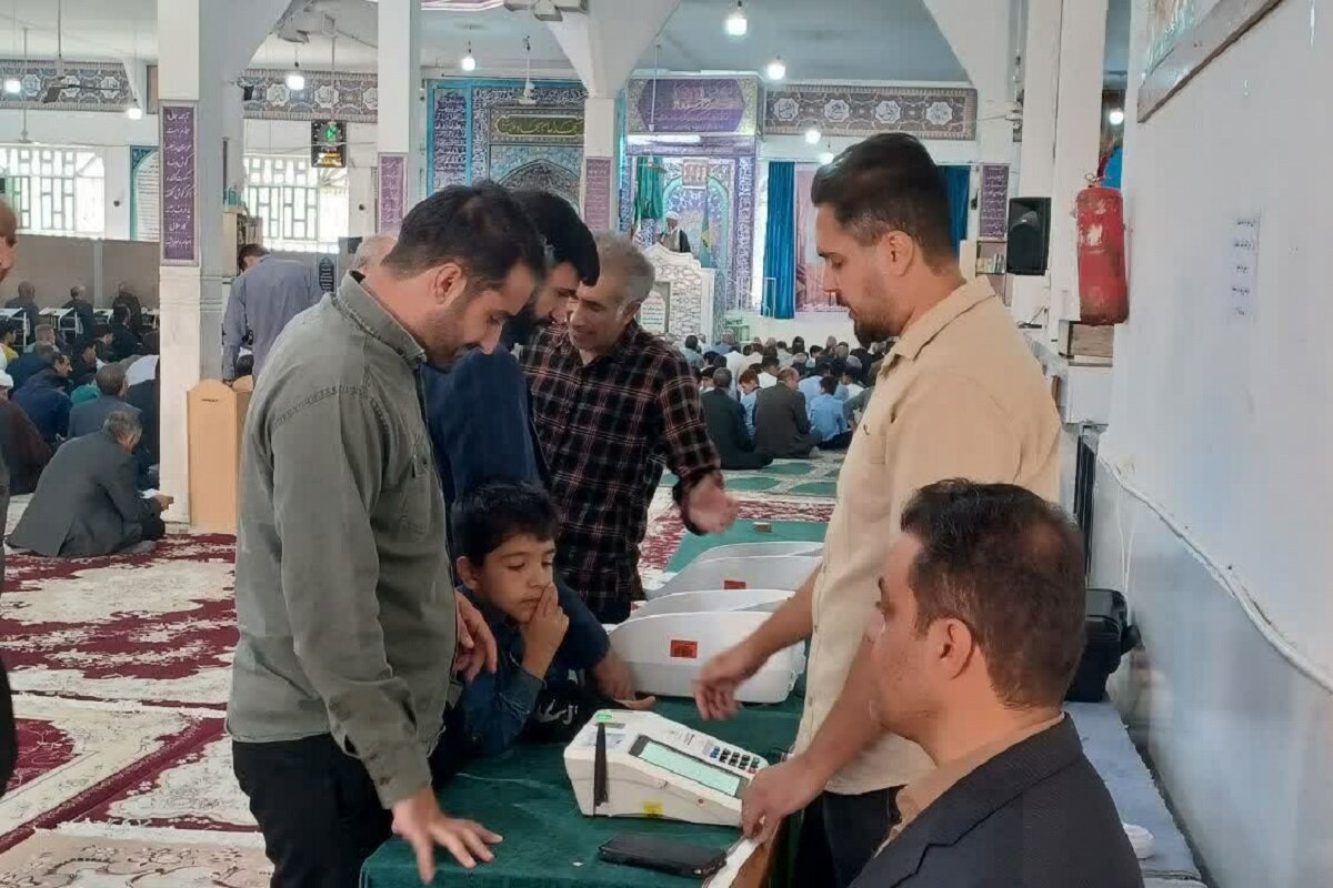 مانور آزمایشی رأیگیری الکترونیکی در مصلی امام سجاد(ع) الشتر برگزار شد