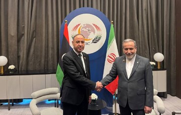 Araghchi meets Libyan counterpart in Baghdad for OIC meeting
