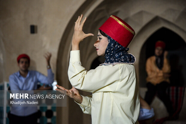 «<a href='https://sayeb.ir/tag/%d8%ad%d8%a7%d8%ac%db%8c-%d9%81%db%8c%d8%b1%d9%88%d8%b2'></div>حاجی فیروز</a>ها امسال دیرتر میرسند»