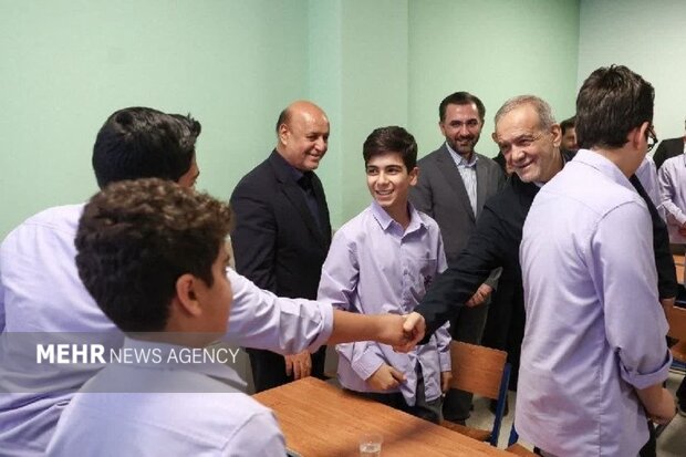 ۳۵۸۱ پروژه آموزشی، پرورشی و ورزشی با حضور رئیس‌جمهور افتتاح شد