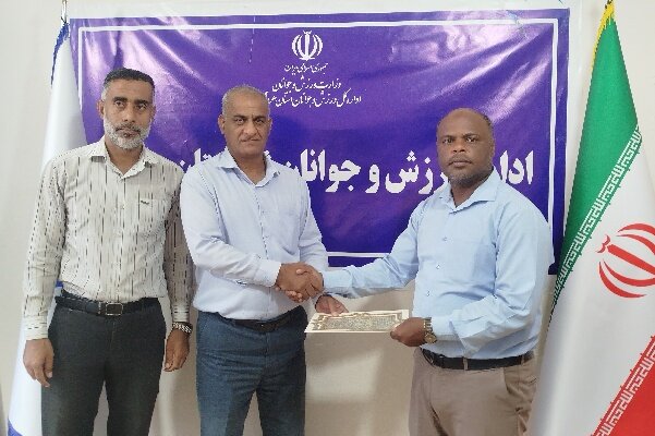مرادی: صنایع نفتی در توسعه زیرساخت‌های ورزشی جاسک مشارکت کنند