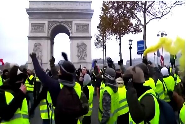 ادامه اعتراضات در فرانسه؛ جلیقه‌زردها و دانش‌آموزان به خیابان‌ها آمدند