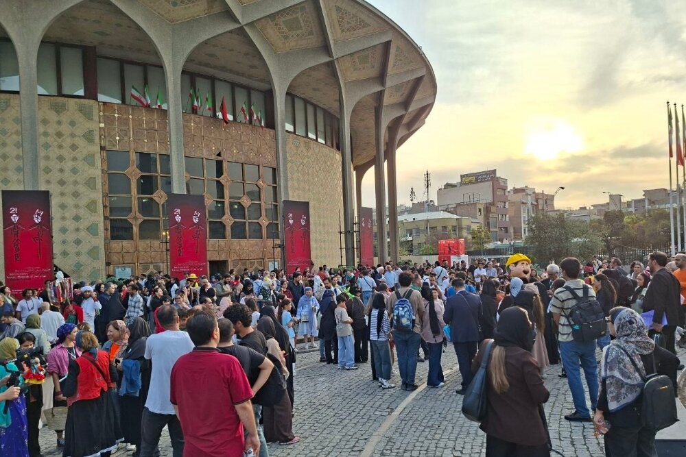 زنگ آغاز جشنواره «تهران مبارک» نواخته شد زنگ آغاز جشنواره «تهران مبارک» نواخته شد