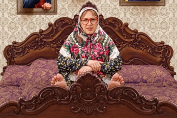 نگاهی بر فقر ساختاری و فرمول‌زدگی «خانوم والده»؛ خنداندن به چه قیمت؟