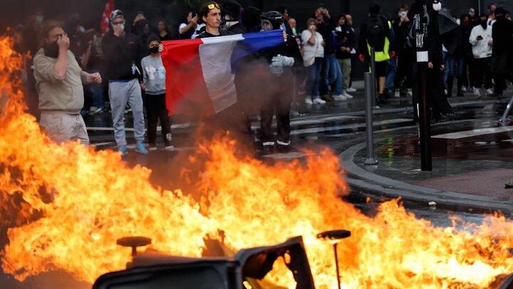 VIDEO: Intense protests still continuing at streets of Paris