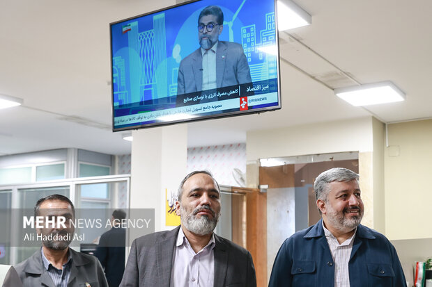 بازدید معاون بنیاد حفظ آثار و ارزش‌های <a href='https://sayeb.ir/tag/%d8%af%d9%81%d8%a7%d8%b9-%d9%85%d9%82%d8%af%d8%b3'></div>دفاع مقدس</a> از گروه رسانه‌ای مهر