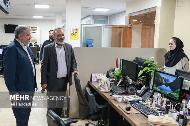 بازدید معاون بنیاد حفظ آثار و ارزش‌های <a href='https://sayeb.ir/tag/%d8%af%d9%81%d8%a7%d8%b9-%d9%85%d9%82%d8%af%d8%b3'></div>دفاع مقدس</a> از گروه رسانه‌ای مهر