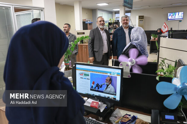 بازدید معاون بنیاد حفظ آثار و ارزشهای <a href='https://sayeb.ir/tag/%d8%af%d9%81%d8%a7%d8%b9-%d9%85%d9%82%d8%af%d8%b3'></div>دفاع مقدس</a> از گروه رسانهای مهر