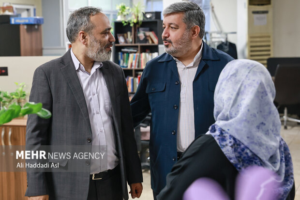 بازدید معاون بنیاد حفظ آثار و ارزشهای <a href='https://sayeb.ir/tag/%d8%af%d9%81%d8%a7%d8%b9-%d9%85%d9%82%d8%af%d8%b3'></div>دفاع مقدس</a> از گروه رسانهای مهر