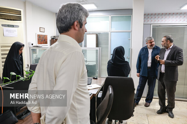 بازدید معاون بنیاد حفظ آثار و ارزش‌های <a href='https://sayeb.ir/tag/%d8%af%d9%81%d8%a7%d8%b9-%d9%85%d9%82%d8%af%d8%b3'></div>دفاع مقدس</a> از گروه رسانه‌ای مهر