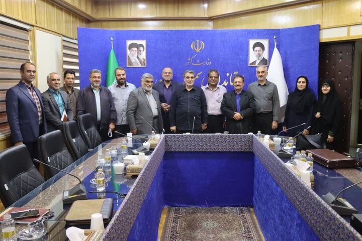 کولیوند: احزاب برای حل مسائل استان سمنان میدان‌داری کنند