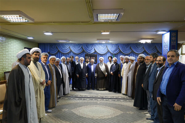 دیدار جمعی از فعالان، نخبگان و دغدغهمندان فرهنگی با امام جمعه تبریز دیدار جمعی از فعالان، نخبگان و دغدغهمندان فرهنگی با امام جمعه تبریز