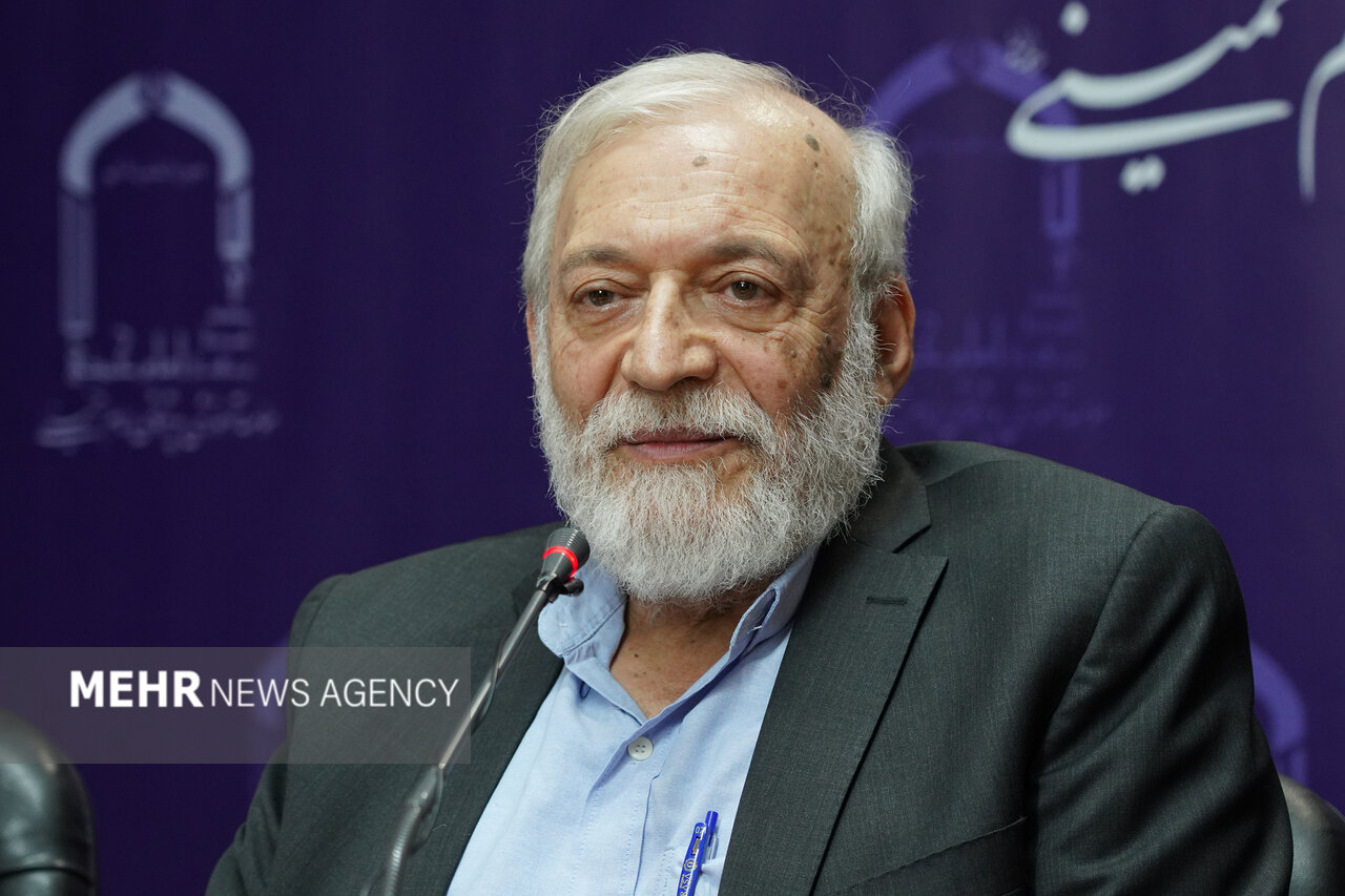 لاریجانی: تصمیمگیری درباره جنگ و صلح در صلاحیت ولیفقیه است