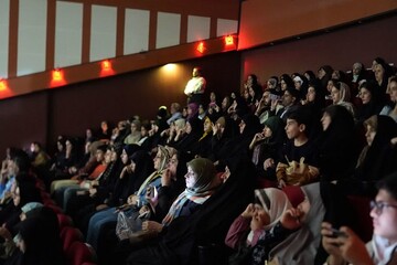 اکران مستند «وقتی جنگ رسید» در سینما استقلال خرم‌آباد