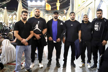 İranlı milli güreşçiler İmam Rıza (a.s) Türbesi’ni ziyaret etti