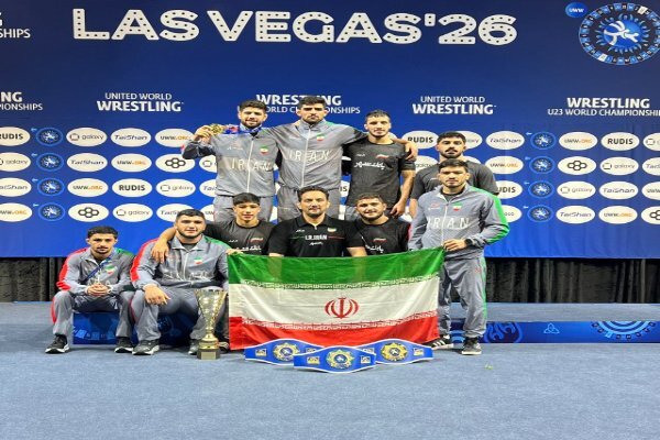 تیم کشتی آزاد امیدهای جهان بر سکوی قهرمانی ایستاد