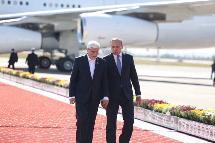 Iran's 1st VP Aref arrives in Tajikistan for SCO PMs meeting