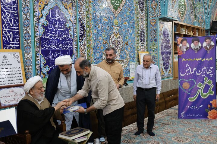 حجت الاسلام  انصاریان: نماز محور بندگی و عشق به خالق است