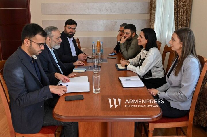 دیدار هیئت گروه رسانهای مهر با مدیران خبرگزاری آرمنپرس ارمنستان
