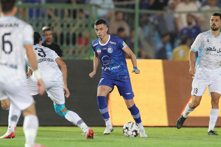 برد سخت اما شیرین آبیها برابر گل گهر؛ استقلال سایه پرسپولیس شد!