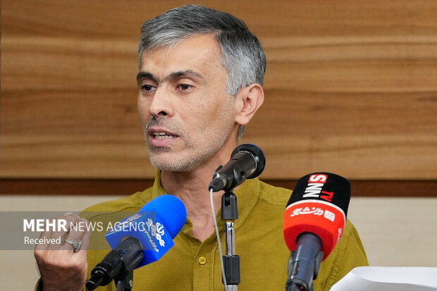 آیین رونمایی کتاب «شاخه طوبی»