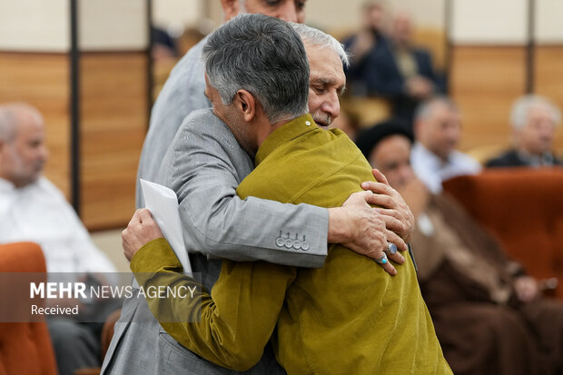 آیین رونمایی کتاب «شاخه طوبی»