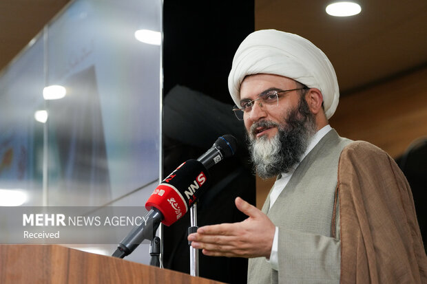 آیین رونمایی کتاب «شاخه طوبی»