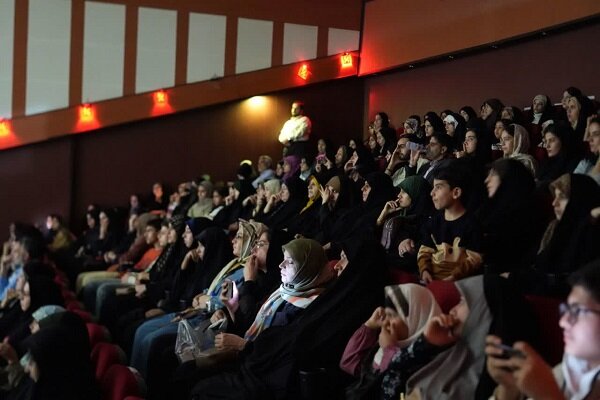 اکران مستند «وقتی جنگ رسید» در سینما استقلال خرم‌آباد