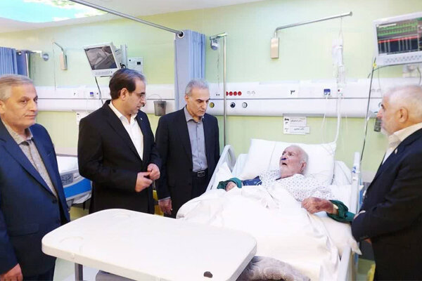 عیادت معاون سیاسی اجتماعی استاندار آذربایجان شرقی از پدر شهیدان صبوری عیادت معاون سیاسی اجتماعی استاندار آذربایجان شرقی از پدر شهیدان صبوری