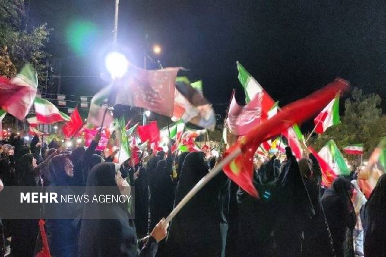 تداوم تجمع حماسی ملت مبعوثشده در اردستان