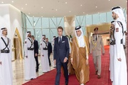 فرانسیسی صدر، ملک میں جاری پرتشدد مظاہروں کے باوجود قطر پہنچ گئے
