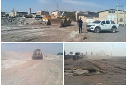 نخاله‌های ساختمانی از محور جاده ساوه در رباط‌کریم جمع‌آوری شد