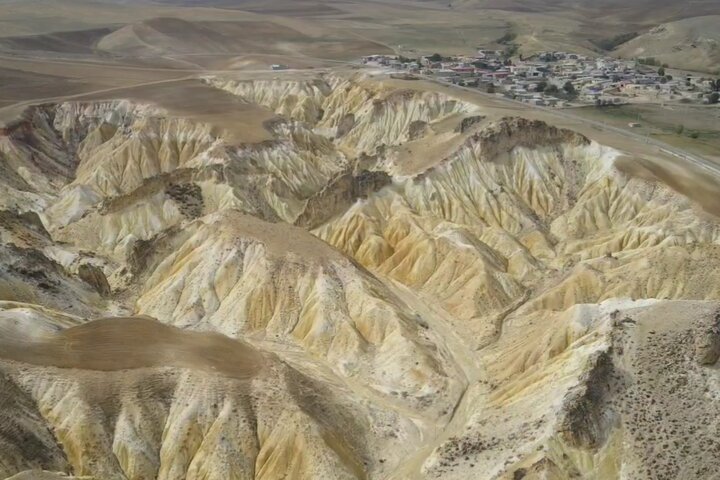کوه‌های مریخی اهر؛ شگفتی پنهان در دل قشلاقات عشایری