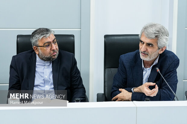 نشست بررسی مسائل حوزه بهداشت، درمان و سلامت با حضور رئیس مجلس
