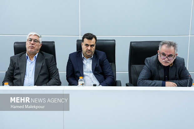نشست بررسی مسائل حوزه بهداشت، درمان و سلامت با حضور رئیس مجلس