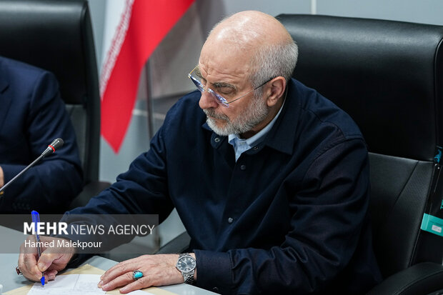 نشست بررسی مسائل حوزه بهداشت، درمان و سلامت با حضور رئیس مجلس