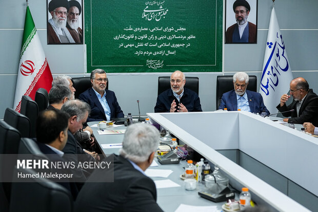 نشست بررسی مسائل حوزه بهداشت، درمان و سلامت با حضور رئیس مجلس