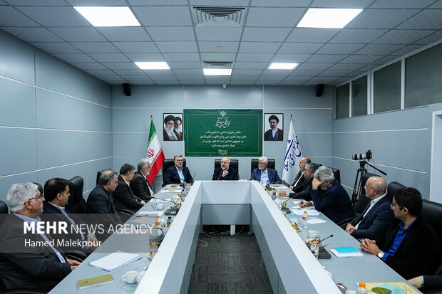نشست بررسی مسائل حوزه بهداشت، درمان و سلامت با حضور رئیس مجلس