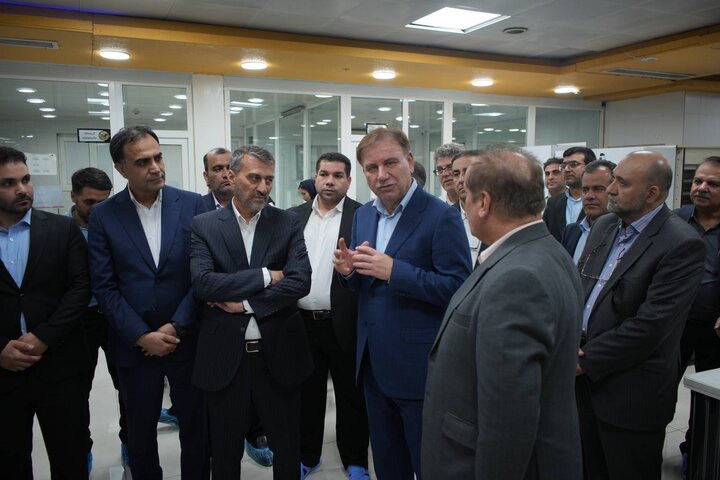 زارع: بوشهر ظرفیتهای گستردهای برای سرمایهگذاری و توسعه صنایع دارد زارع: بوشهر ظرفیتهای گستردهای برای سرمایهگذاری و توسعه صنایع دارد