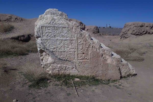 اثر تاریخی که به حال خود رها شده است؛ بلاتکلیفی قلعه سنگ سیرجان